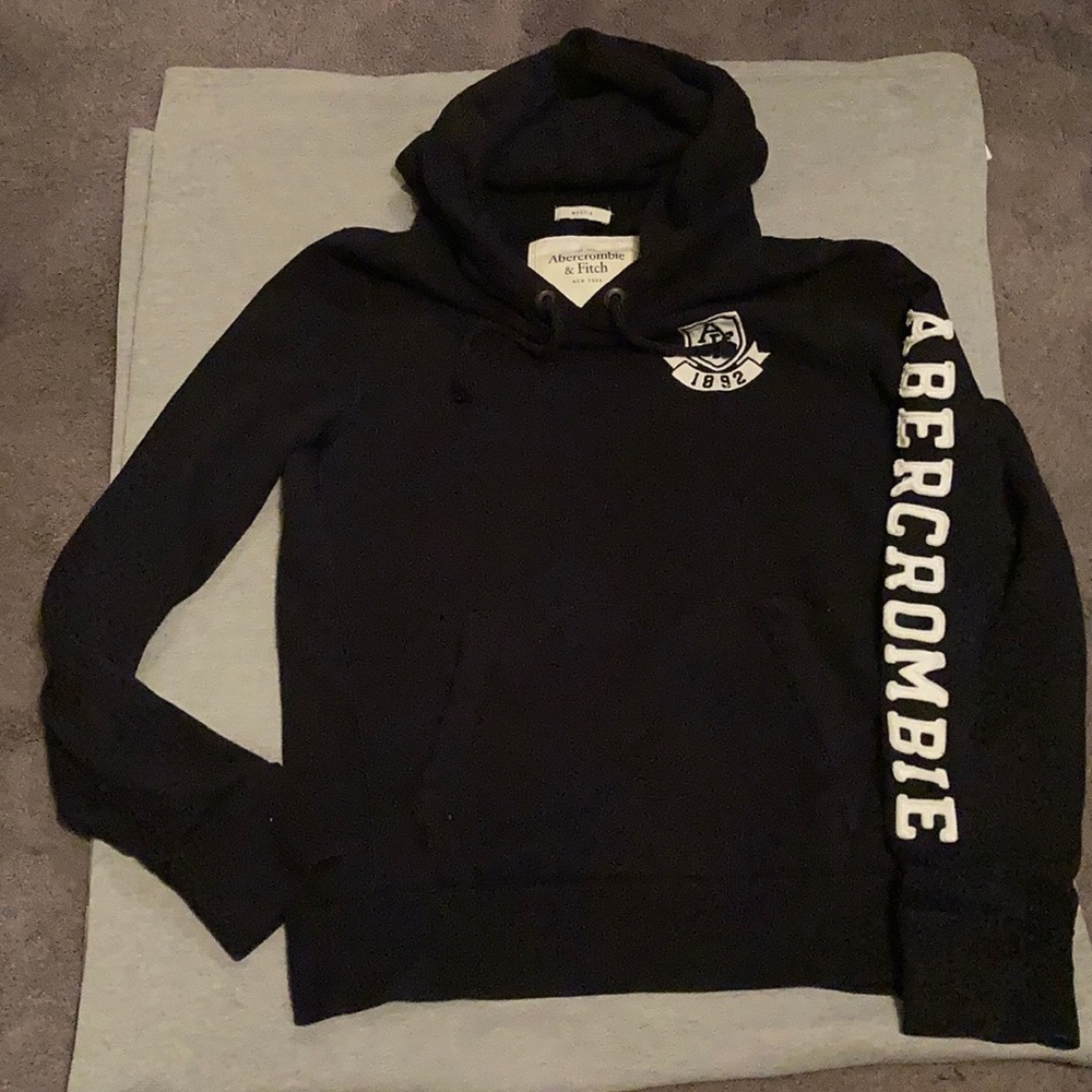 A men’s hoodie 😎